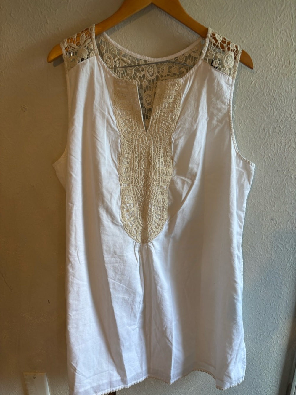 Soma White Sleeveless Tunic with Cream Lace Inset